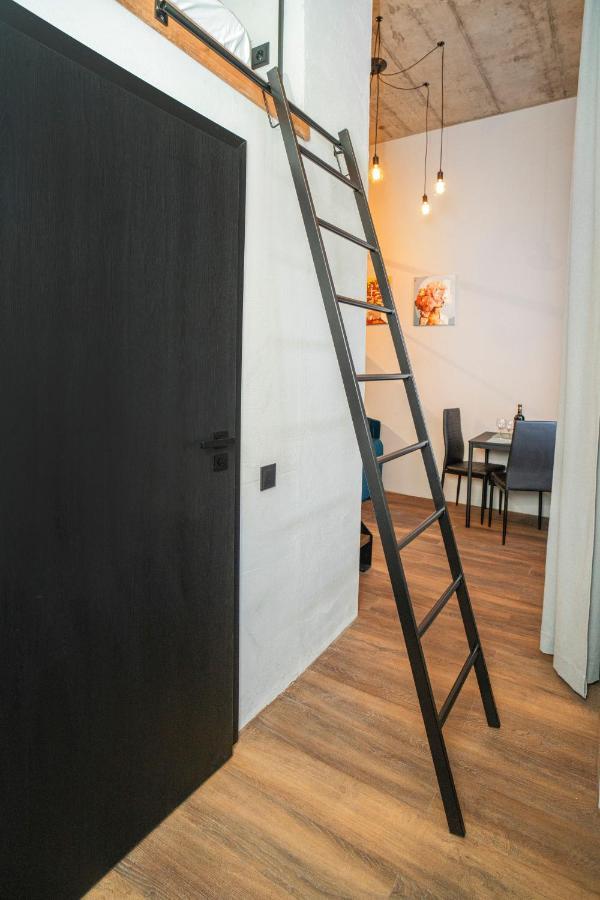 Teeny Tiny Lofts In Center カウナス エクステリア 写真